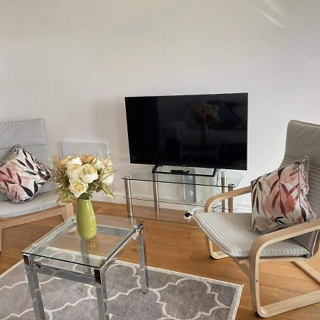 Beach Front Apt With Stunning Sea View Суонси Экстерьер фото