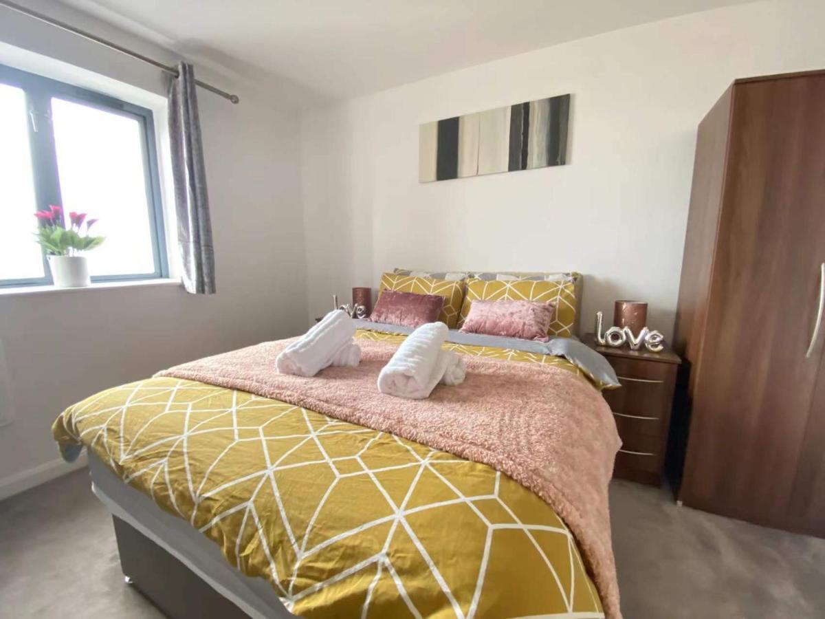 Beach Front Apt With Stunning Sea View Суонси Экстерьер фото