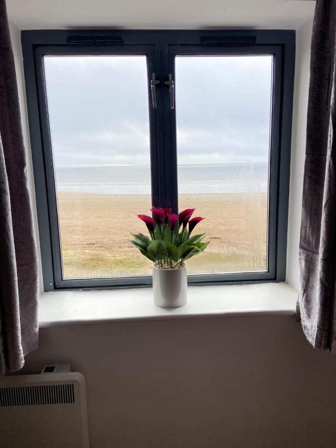 Beach Front Apt With Stunning Sea View Суонси Экстерьер фото
