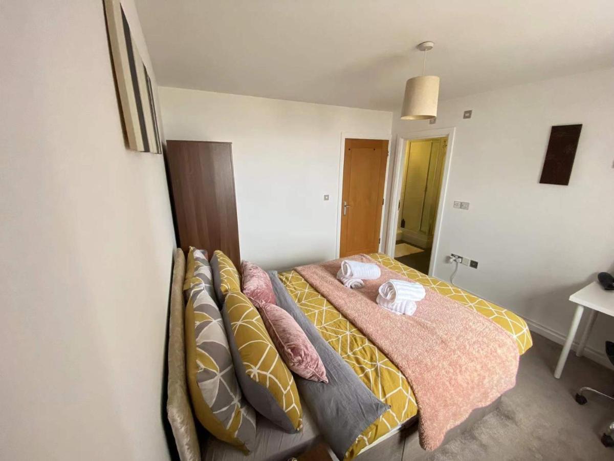 Beach Front Apt With Stunning Sea View Суонси Экстерьер фото