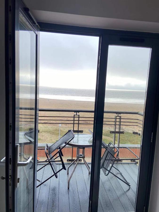 Beach Front Apt With Stunning Sea View Суонси Экстерьер фото