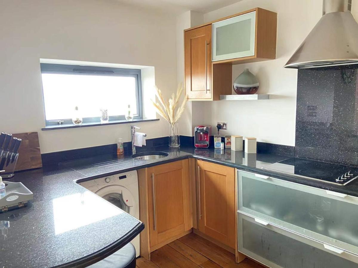Beach Front Apt With Stunning Sea View Суонси Экстерьер фото