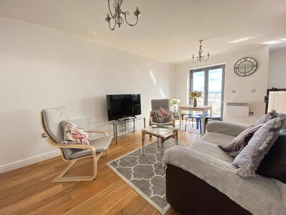 Beach Front Apt With Stunning Sea View Суонси Экстерьер фото